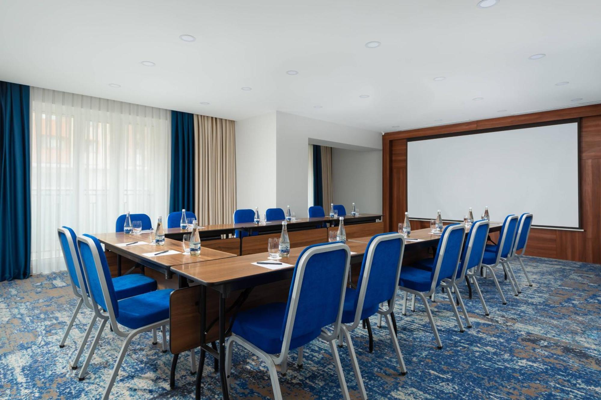 Hotel Courtyard By Marriott Taskent Exterior foto