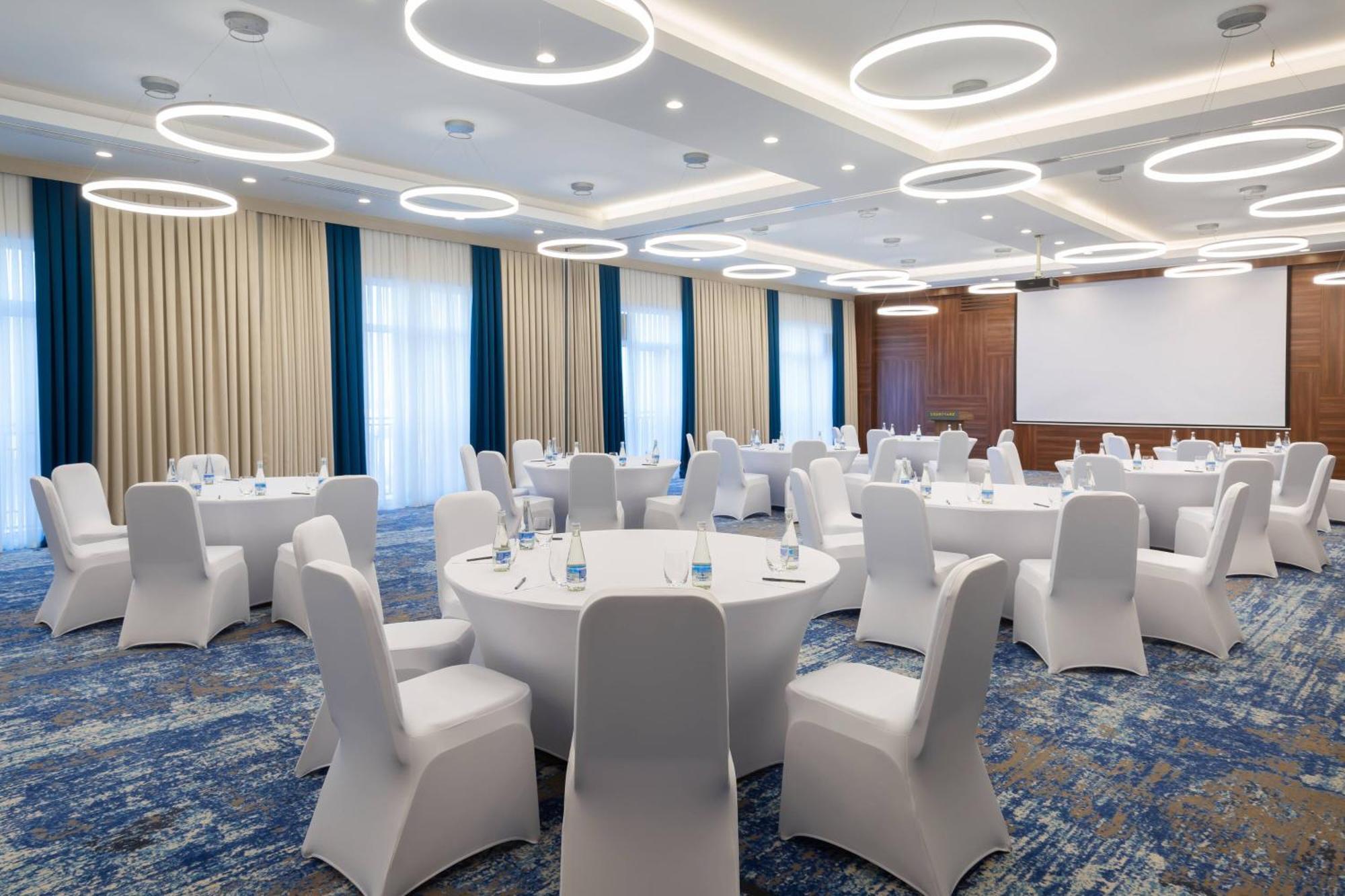 Hotel Courtyard By Marriott Taskent Exterior foto