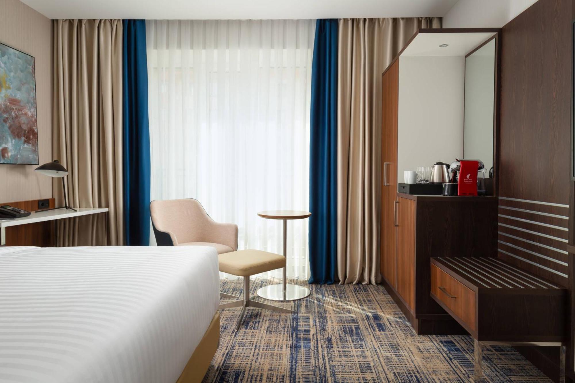 Hotel Courtyard By Marriott Taskent Exterior foto